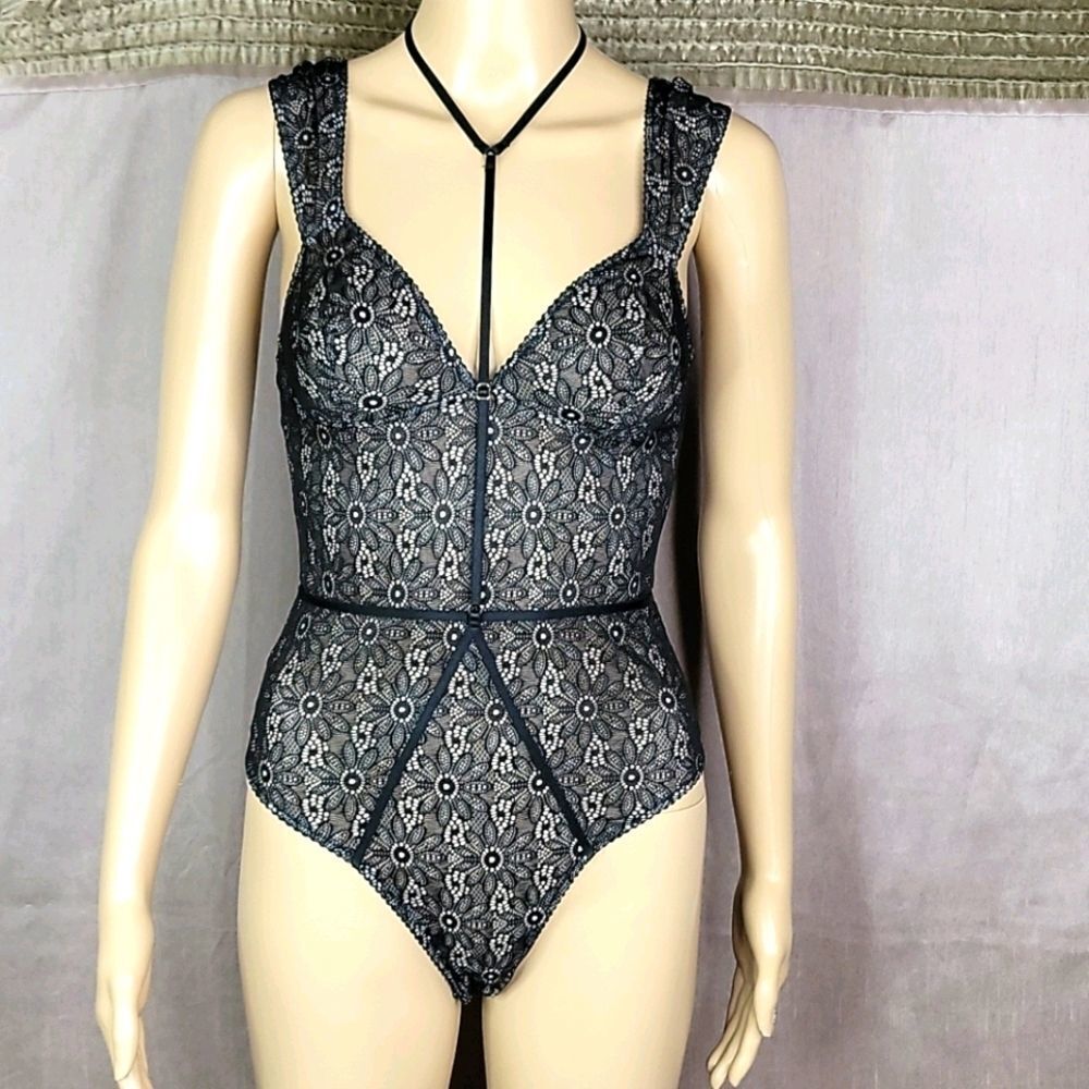 Victoria Secret's Floral Lace Bodysuit Teddy Lingerie S/P NWT